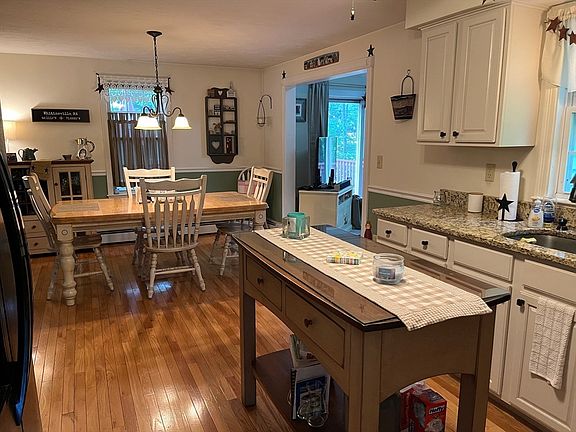 3rd image of 60 Woodside Dr