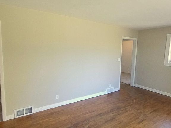 5th image of 509 5th Ave W