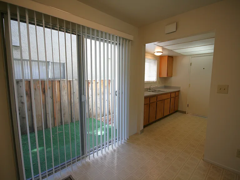 2003 Town And Country Ln #2 — Photo 3