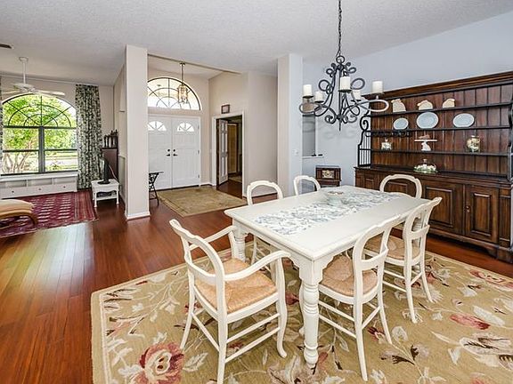 5th image of 923 Kingscote Ct