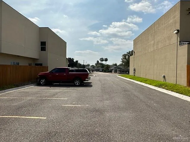 3 bed, 2.5 bath, 1687 sqft, $1,550 — Photo 3