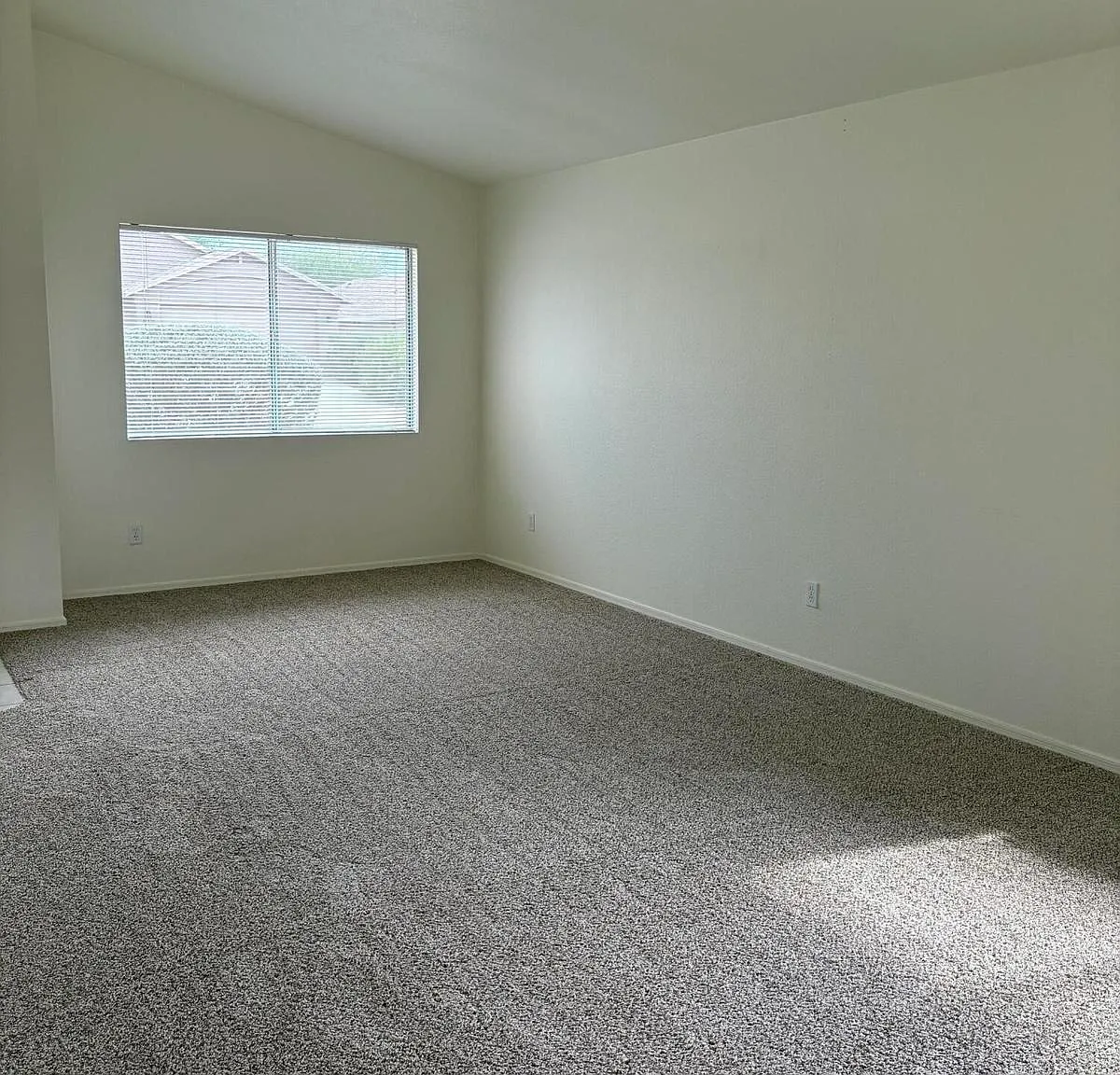 3 bed, 1495 sqft, $1,875 — Photo 4