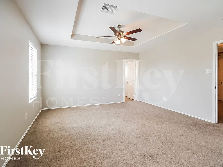 1621 Perennial Ln — Photo 12