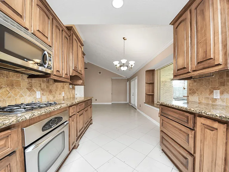 22811 Elkana Deane Ln — Photo 10