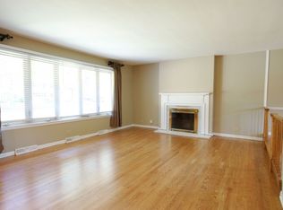 906 S Bruner St, Hinsdale, IL 60521