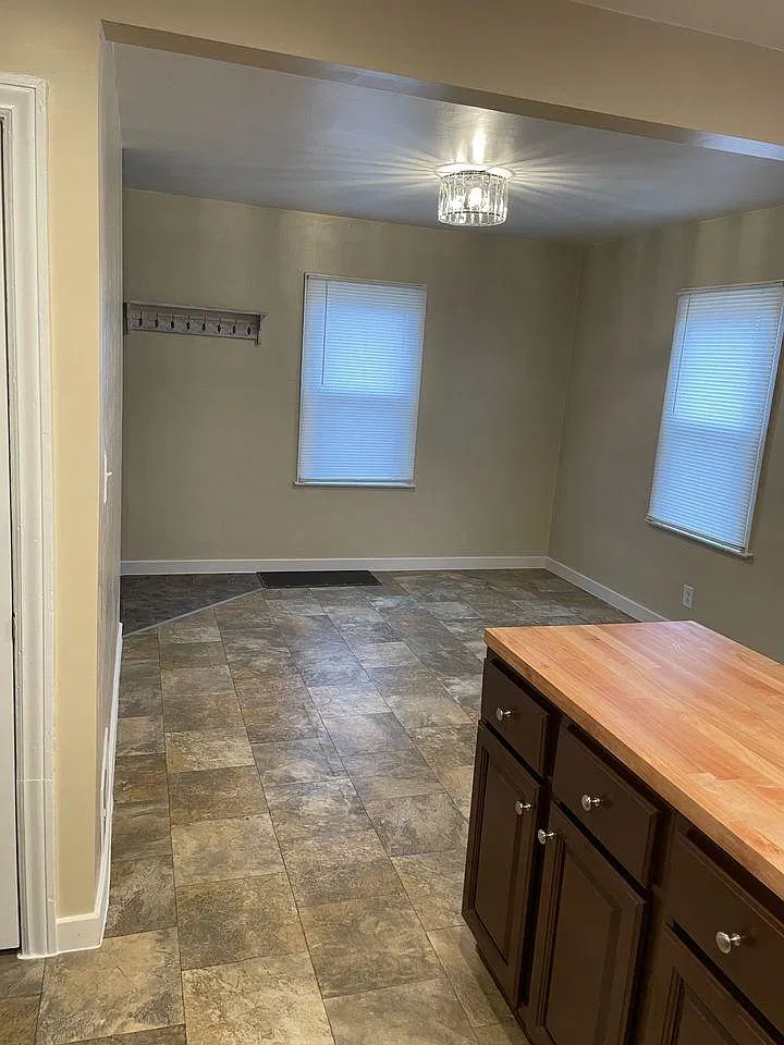 3 bed, 926 sqft, $1,600 — Photo 4