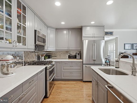 3rd image of 15204 Winstead Ln