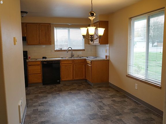 3rd image of 120 NE 102nd St