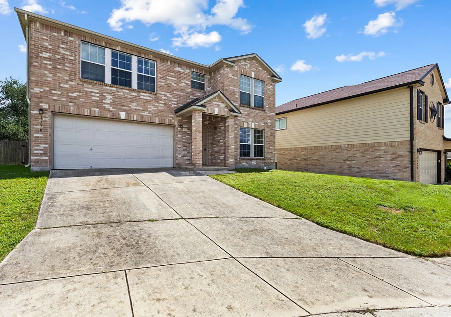 3 Bedroom/2.5 Bath Bluffs of Lookout Canyon Subdivision — Photo 2