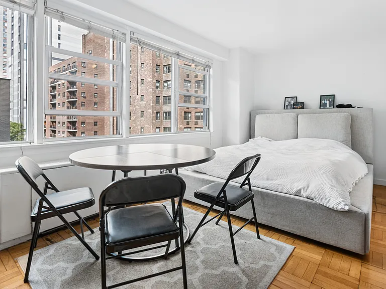155 E 34th St #9V — Photo 3