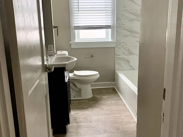 748-758 Shady Dr E — Photo 10