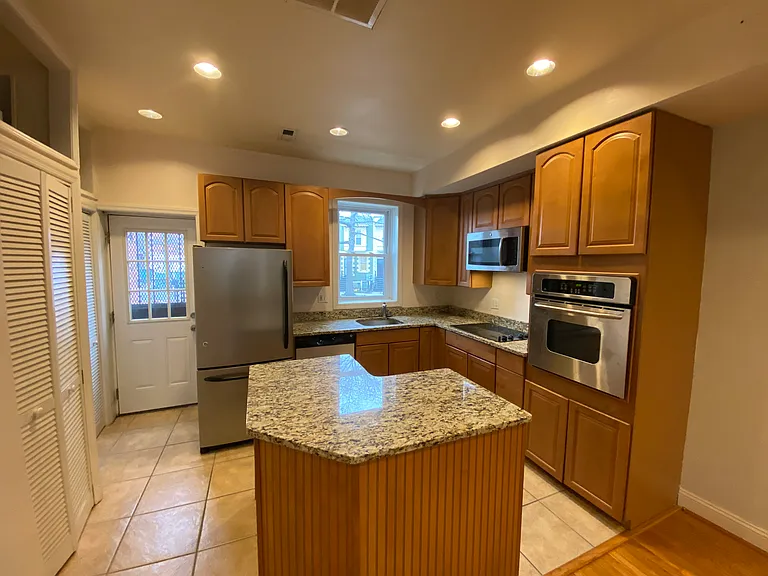 1122 K St NE — Photo 7