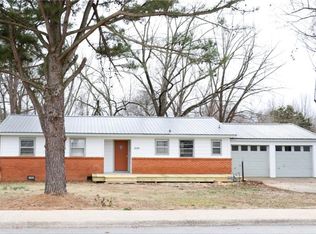 2221 W Lawson St, Fayetteville, AR 72703