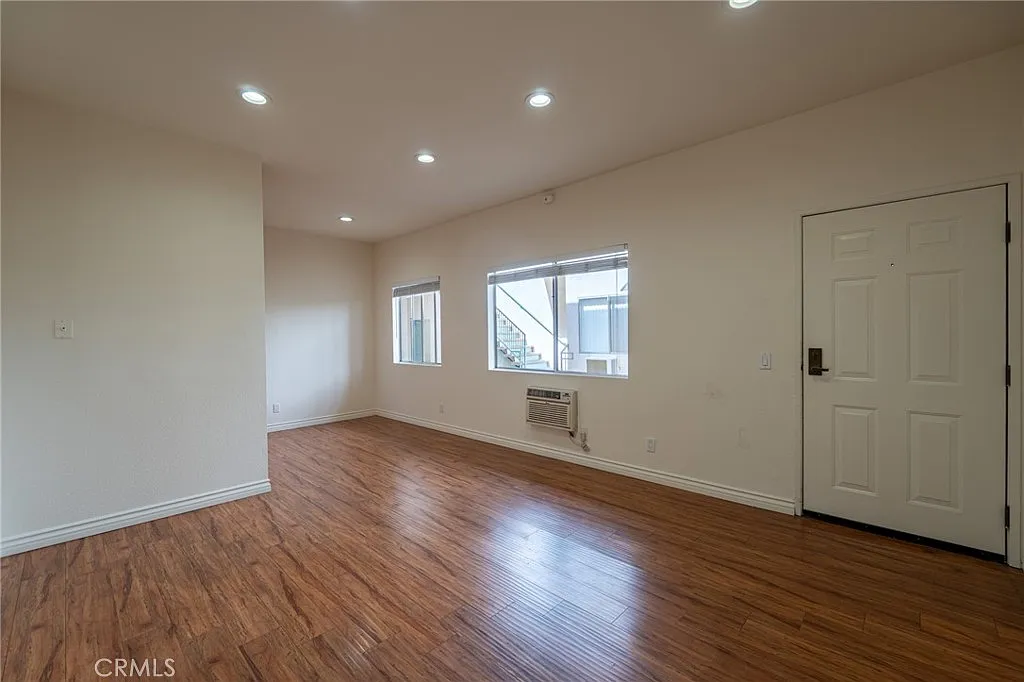 2 bed, 675 sqft, $1,950 — Photo 3