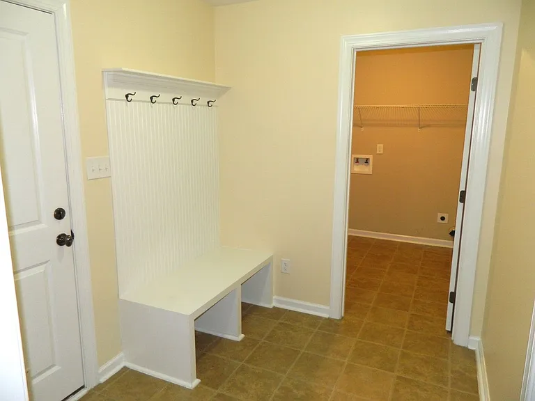 498 Sebastian Dr — Photo 6