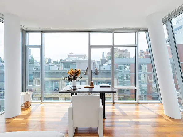 165 W 18th St, New York, NY 10011