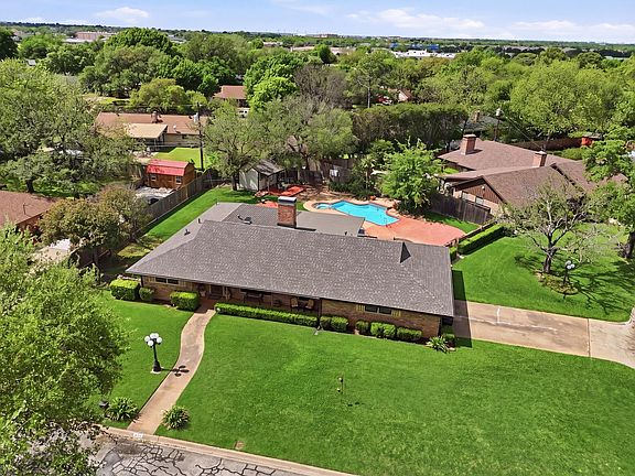 5th image of 1226 Crestwood Dr