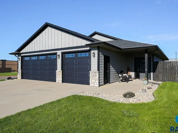 115 Devitt Dr, Harrisburg, SD 57032