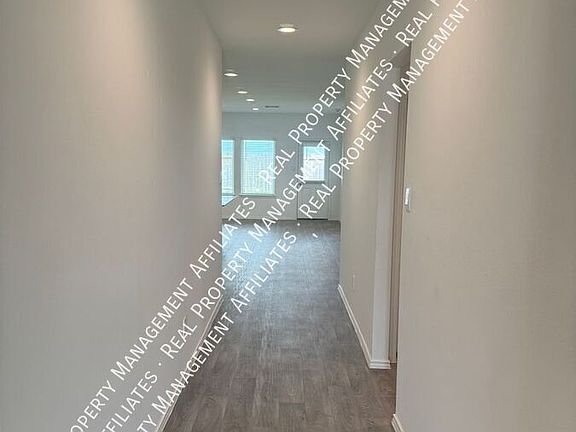 4th image of 2204 Laurel Bloom Ln