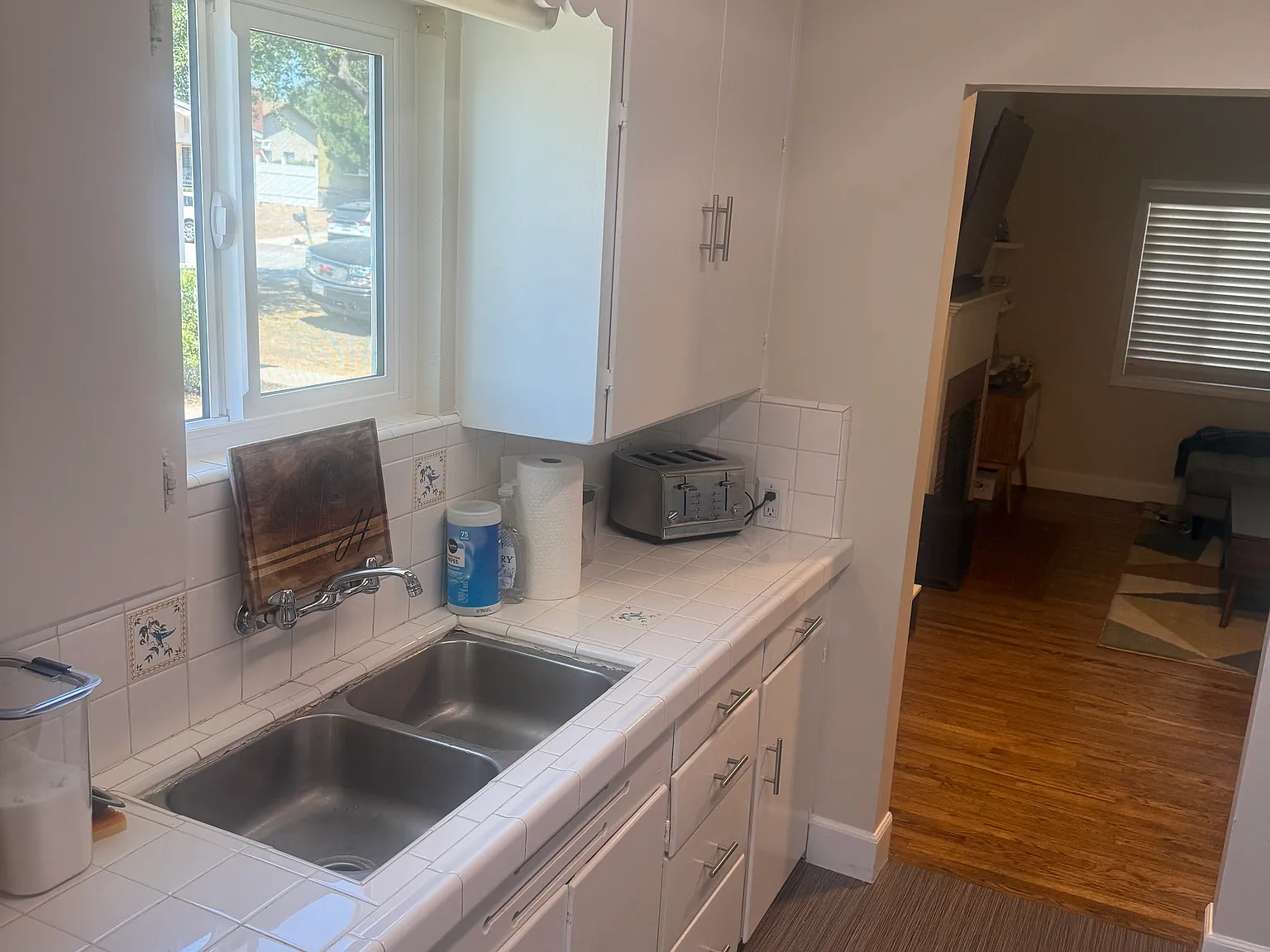 3 bed, 1049 sqft, $3,300 — Photo 4