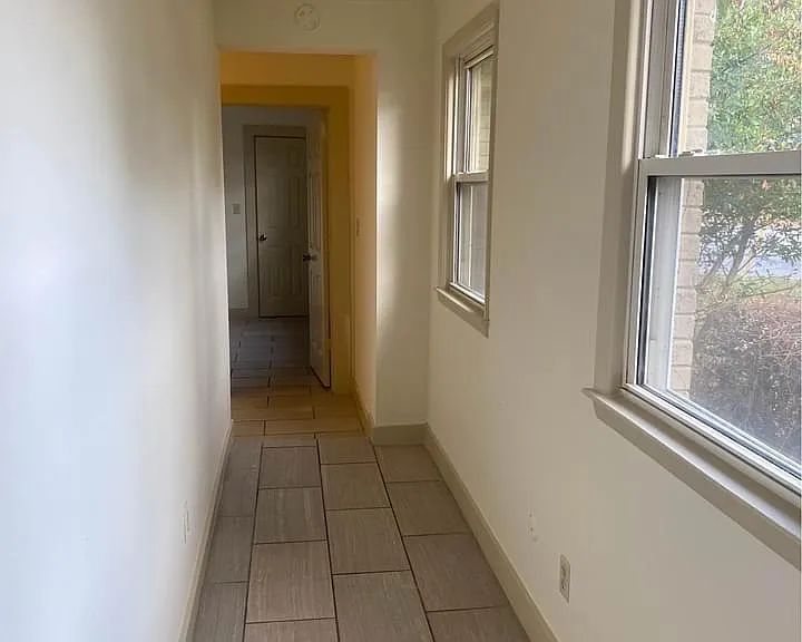 1427 Wellington Ave — Photo 6