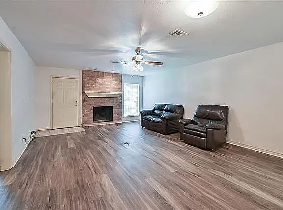 3rd image of 215 Northwood Blvd