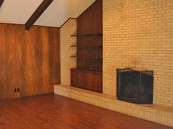 5th image of 106 E Mimosa Cir