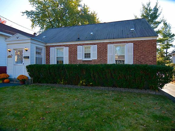 2nd image of 11 Pine Ave