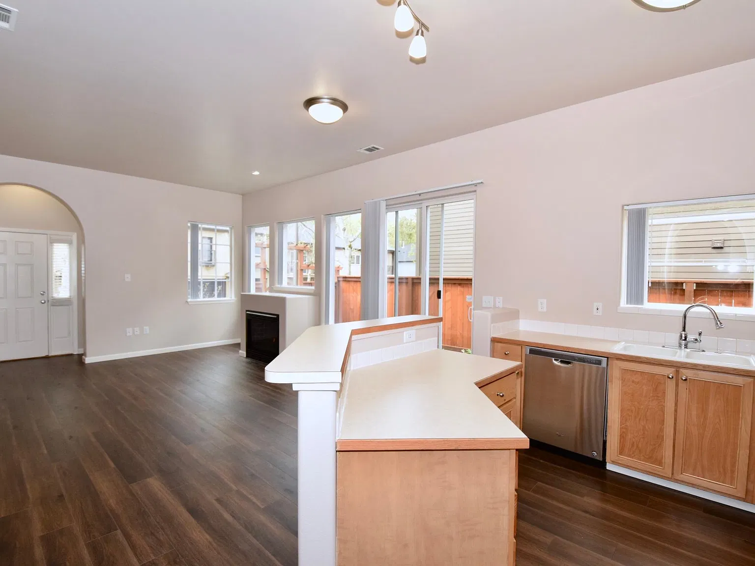 2 bed, 1220 sqft, $2,199 — Photo 4