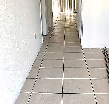 4th image of 605 SW 10th St