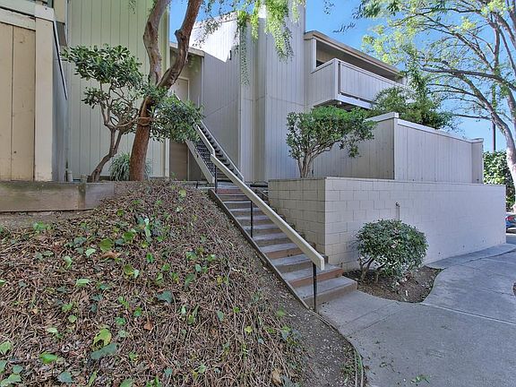 2nd image of 978 Kiely Blvd Unit J