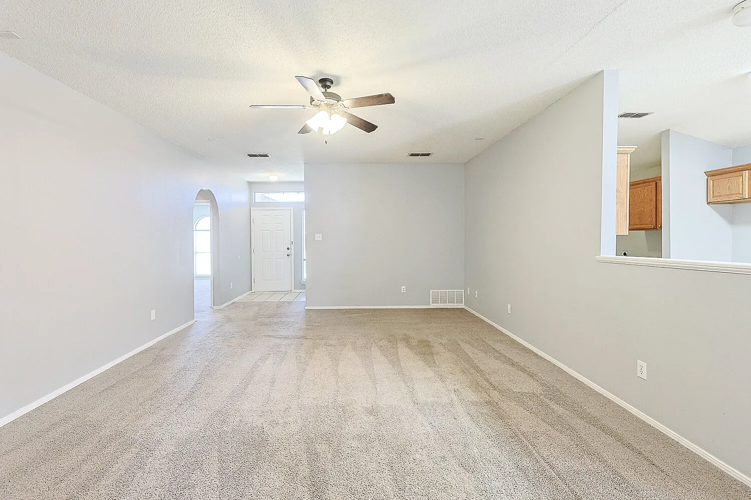 3 bed, 2.0 bath, 1841 sqft, $1,595 — Photo 4