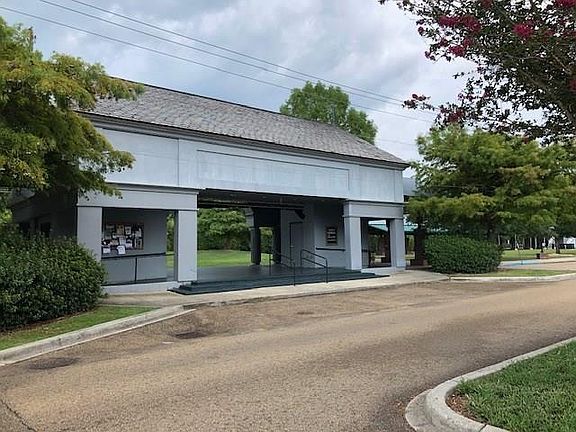 5th image of 2050 Woodrow St