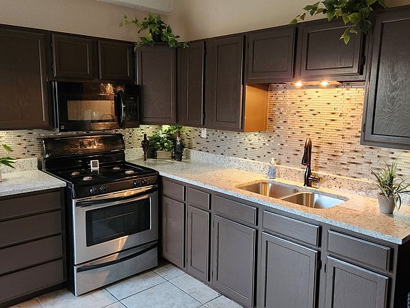 3rd image of 1334 W Villaret Blvd