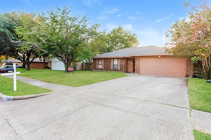 1305 Duvall Dr — Photo 2