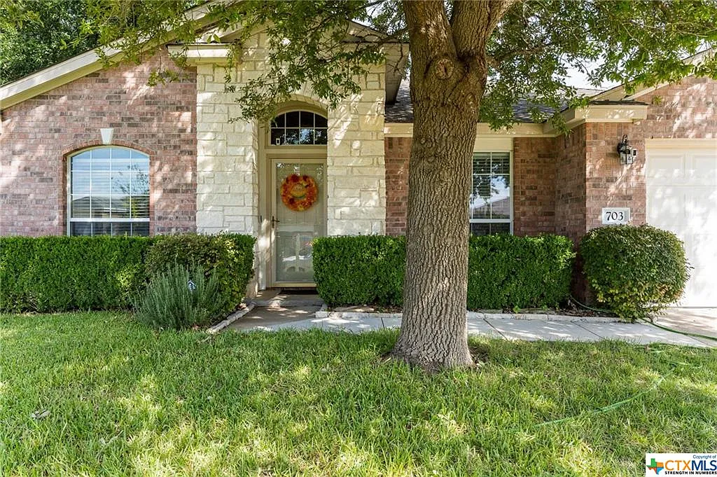 4 bed, 2753 sqft, $2,500 — Photo 1