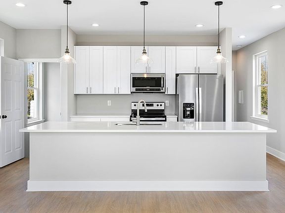 5th image of 2028 Arbutus Ave
