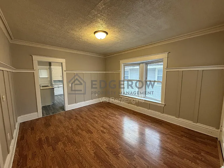 1038 Lafayette Ave SE — Photo 2