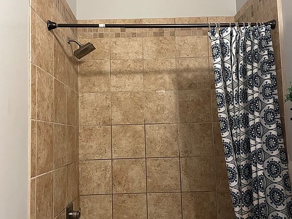 3rd image of 205 W Carolina St