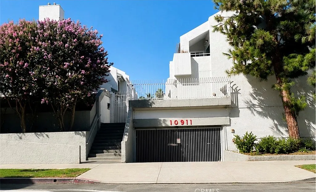 2 bed, 1136 sqft, $3,400 — Photo 1
