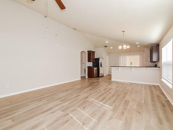 4th image of 907 Muirwood Way