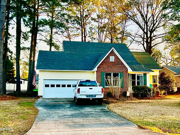 2nd image of 813 Plantation Drive