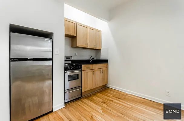 Rented by Bond New York | media 23