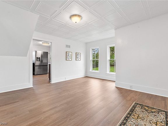 4th image of 301 Liberty St