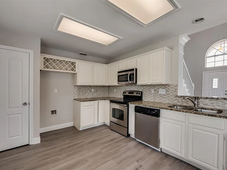908 Stone Trail Dr — Photo 9