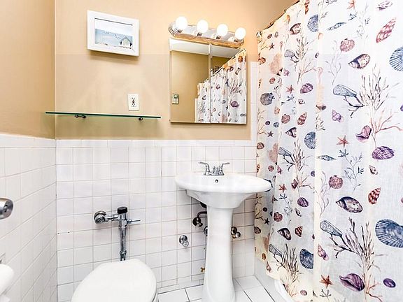 5th image of 3901 Independence Ave APT 2S