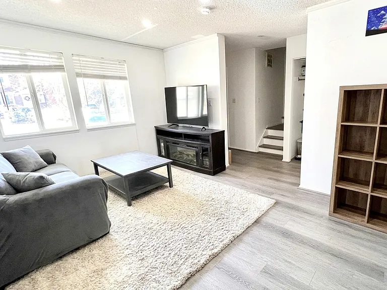 11646 Lincoln St — Photo 31