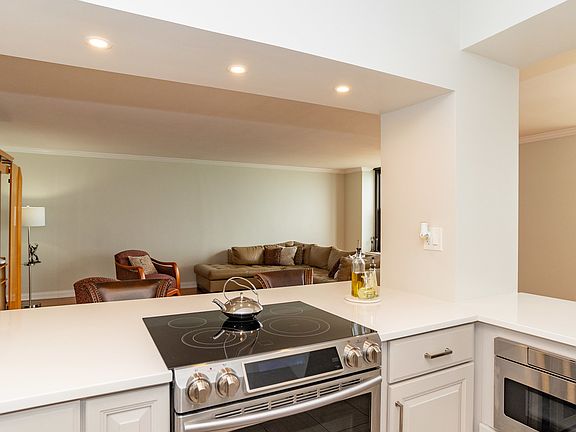 4th image of 3150 N Lake Shore Dr APT 31D