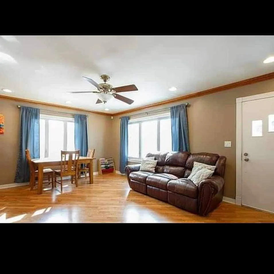213 S Lake St photo 1