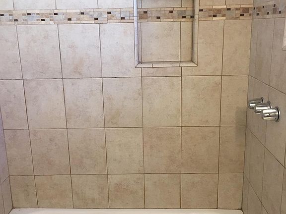 5th image of 2612 Sycamore Ave APT B